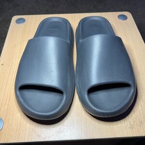 Yeezy slides “ onxy “